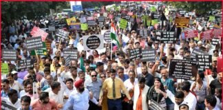 नोएडा प्राधिकरण के खिलाफ नोएडा वासियों का हल्ला बोल noida-freehold