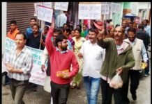 सतपुली चिकित्सालय में स्वास्थ्य सुविधाओं को लेकर क्षेत्रीय जनता का धरना प्रदर्शन satpuli-hospital-strike