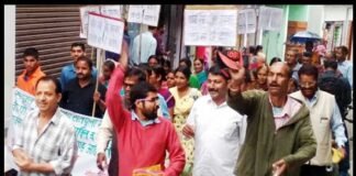 सतपुली चिकित्सालय में स्वास्थ्य सुविधाओं को लेकर क्षेत्रीय जनता का धरना प्रदर्शन satpuli-hospital-strike