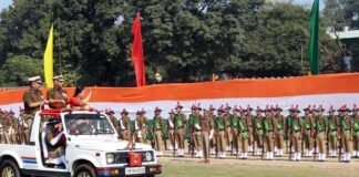 राज्य स्थापना दिवस की 18वीं वषर्गांठ पर 18 पुलिस अधिकारियों को किया सम्मानित bebi-rani-maurya