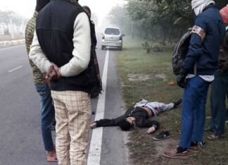 स्कूल बस ने बाइक को मारी टक्कर, बाइक सवार की मौत bus-bike-accident-greater-n