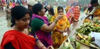 नोएडा, ग्रेटर नोएडा में छठ महापर्व की धूम: श्रद्धालुओं ने डूबते हुए सूर्य को दिया अर्ध्य chhath-puja