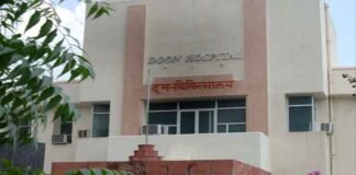 महिला ने सरकारी अस्पताल के शौचालय में दिया बच्चे को जन्म, नवजात की मौत dun-mahila-hospital
