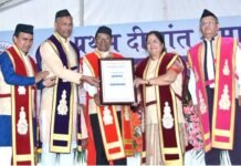 दून यूनिवर्सिटी के पहले दीक्षांत समारोह में छात्रों को डिग्री, लोक गायक नेगी को मानद उपाधि dun-university-convocation