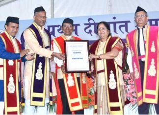 दून यूनिवर्सिटी के पहले दीक्षांत समारोह में छात्रों को डिग्री, लोक गायक नेगी को मानद उपाधि dun-university-convocation