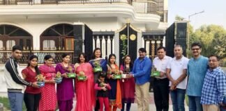 बीटा-1 वासियों ने दिवाली गिफ्ट के रूप में एक दूसरे को पौधे भेंट किये eco-friendly-gift