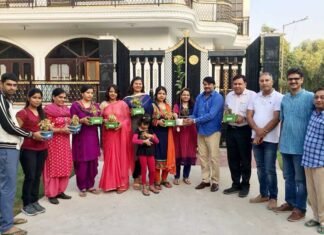 बीटा-1 वासियों ने दिवाली गिफ्ट के रूप में एक दूसरे को पौधे भेंट किये eco-friendly-gift