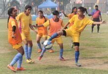 नोएडा स्टेडियम में इन्टर स्कूल महिला फुटबॉल व कबड्डी टूर्नामेंट के जोरदार मुकाबले girls-foot-ball-tournament