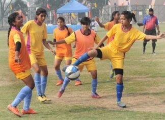नोएडा स्टेडियम में इन्टर स्कूल महिला फुटबॉल व कबड्डी टूर्नामेंट के जोरदार मुकाबले girls-foot-ball-tournament