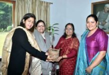 समाज सेवी माताश्री मंगलाजी एवं हंस फाउंडेशन की चेयरपर्सन श्वेता रावत ने राज्यपाल बेबी रानी मौर्य से की शिष्टाचार भेंट hans-faundation-sweta-rawat