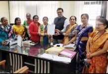 सीडीओ से मिला महिला शक्ति उत्थान समिति का प्रतिनिधिमंडल, सामूहिक विवाह कार्यक्रम में फर्जीवाड़े पर जताया विरोध mahila-uttan-samiti-cdo-greater noida