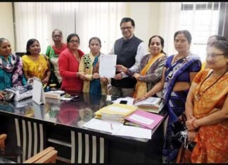 सीडीओ से मिला महिला शक्ति उत्थान समिति का प्रतिनिधिमंडल, सामूहिक विवाह कार्यक्रम में फर्जीवाड़े पर जताया विरोध mahila-uttan-samiti-cdo-greater noida