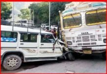 चिन्यालीसौड़ में ट्रक और मैक्स की भिड़ंत, पांच अध्यापिकाओं सहित आठ घायल max-truck-clash-in-uttarakashi