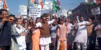 यौन उत्पीड़न मामले में कांग्रेस ने खोला भाजपा के खिलाफ मोर्चा nikay-chunav-pradarshan