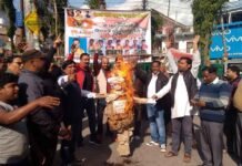 एनआईटी शिफ्ट को लेकर श्रीनगर में जबरदस्त विरोध, बताया पहाड़ विरोधी हरकत nit-shifting-protest