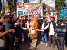 एनआईटी शिफ्ट को लेकर श्रीनगर में जबरदस्त विरोध, बताया पहाड़ विरोधी हरकत nit-shifting-protest