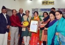 गायिका अंजू पाण्डेय को उत्तराखण्ड कोकिला गौरव सम्मान: 12 घंटे लगातार लोकगीत गाने का बनाया रिकॉर्ड singer-anju-pandey