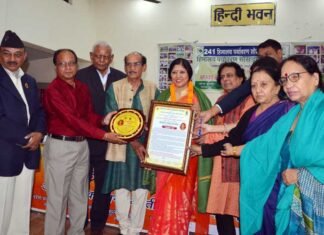 गायिका अंजू पाण्डेय को उत्तराखण्ड कोकिला गौरव सम्मान: 12 घंटे लगातार लोकगीत गाने का बनाया रिकॉर्ड singer-anju-pandey
