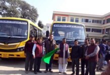 हंस कल्चर सेंटर ने सरस्वती शिशु मंदिर एवं सरस्वती विद्या मंदिर स्कूलों को की स्कूल बसें भेंट Hans-Culture-Center-donates