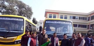 हंस कल्चर सेंटर ने सरस्वती शिशु मंदिर एवं सरस्वती विद्या मंदिर स्कूलों को की स्कूल बसें भेंट Hans-Culture-Center-donates
