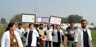 शारदा विश्वविधालय के हेल्थ विभाग ने गाँवों में चलाया “स्वच्छ भारत, स्वस्थ भारत” अभियान Sharda-University-drive