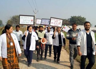 शारदा विश्वविधालय के हेल्थ विभाग ने गाँवों में चलाया “स्वच्छ भारत, स्वस्थ भारत” अभियान Sharda-University-drive