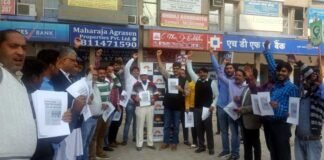 एक्टिव सिटीजन टीम ने सड़क पर कूड़ा फेंकने वालों के खिलाफ चलाई मुहिम active-citigen-team-greater noida