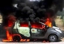 चलती कार में लगी आग, कार चालक इंजीनियर की जल कर मौत car-fire