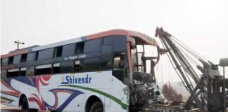 यमुना एक्सप्रेस वे पर ट्रक से टकराई डबल डेकर बस, 15 घायल double-decker-bus