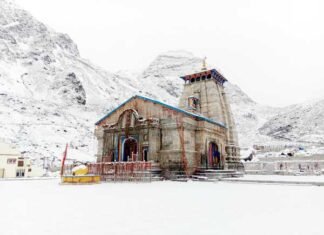 पहाड़ों में जबरदस्त बर्फबारी, केदारघाटी में जमने लगा है पानी kedarnath-snowfall