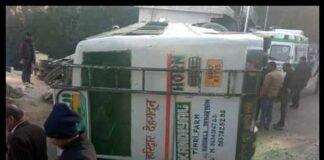 टिहरी-चंबा मार्ग पर बस पलटी, 14 घायल tihari-bus