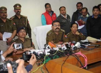 नोएडा: एसएसपी की बड़ी कार्रवाई, वसूली के मामले में एसएचओ समेत तीन पत्रकार गिरफ्तार 3journalist-sho arrested in noida