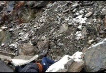 उत्तराखंड में बर्फ में फिसलने से मैक्स खाई में गिरी, दो की मौत Max-fell-into-ditch