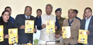 उत्तराखण्ड में रेल कार्यों पर प्रकाशित पुस्तक “नई रेलवे नया उत्तराखण्ड” का विमोचन New-Railway-New-Uttarakhand