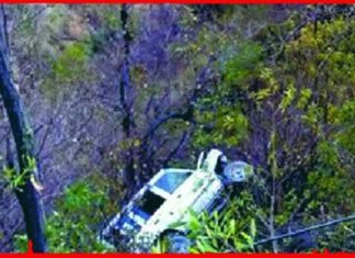 उत्तराखण्ड में मरीज को ला रही एंबुलेंस खाई में गिरी, दो की मौत, दो घायल ambulance fell into ditch
