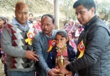 रिखणीखाल में आयोजित बैडमिंटन टूर्नामेंट में सौरभ व नितिशा बने विजेता badminton-tournament