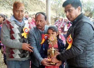 रिखणीखाल में आयोजित बैडमिंटन टूर्नामेंट में सौरभ व नितिशा बने विजेता badminton-tournament