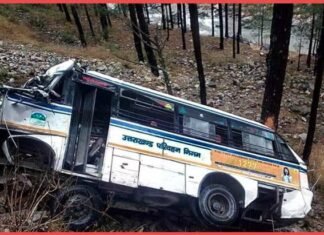 पौड़ी गढ़वाल में रोडवेज की बस खाई में गिरी bus-fell-into-ditch