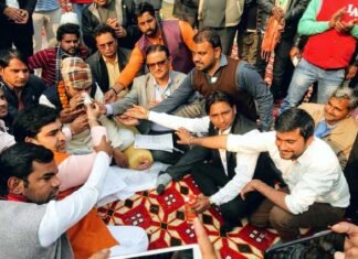 लिखित आश्वासन पर करप्शन फ्री इंडिया संगठन का आमरण अनशन समाप्त corruption-free-India