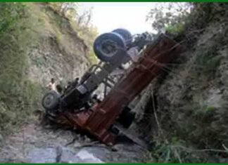 पौड़ी गढ़वाल में सड़क हादसा: पांच साल के मासूम समेत दो की मौत dumper-khayi-me-gira