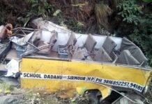 स्कूल बस खाई में गिरी, दर्दनाक हादसे में चालक सहित 7 बच्चों की मौत himanchal-bus-accident