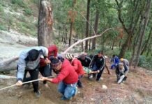 उत्तराखंड में दर्दनाक हादसा, शव को ले जा रहा वाहन खाई में गिरा, कई लोगों की मौत max-accident-champawat