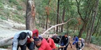 उत्तराखंड में दर्दनाक हादसा, शव को ले जा रहा वाहन खाई में गिरा, कई लोगों की मौत max-accident-champawat