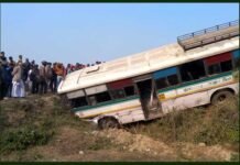 उत्तराखंड में सवारियों से भरी रोडवेज बस पलटी, ड्राइवर की मौत, दर्जनों घायल roadways-bus-accident