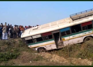 उत्तराखंड में सवारियों से भरी रोडवेज बस पलटी, ड्राइवर की मौत, दर्जनों घायल roadways-bus-accident