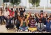 मेट्रो उदघाटन से पहले सफाई कर्मचारियों ने मेट्रो डिपो के गेट पर किया प्रदर्शन safayi-karmchari
