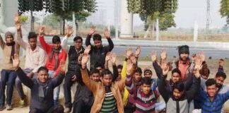 मेट्रो उदघाटन से पहले सफाई कर्मचारियों ने मेट्रो डिपो के गेट पर किया प्रदर्शन safayi-karmchari