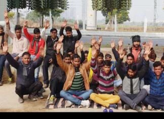 मेट्रो उदघाटन से पहले सफाई कर्मचारियों ने मेट्रो डिपो के गेट पर किया प्रदर्शन safayi-karmchari
