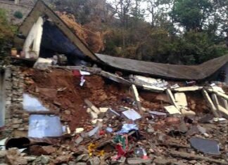 उत्ताराखंड में बारिश से शिशु मंदिर स्कूल की बिल्डिंग भरभराकर गिरी school building collapse