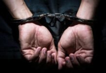 शराब के लिए पत्नी का कान काटने वाला पति गिरफ्तार shatir-lutera